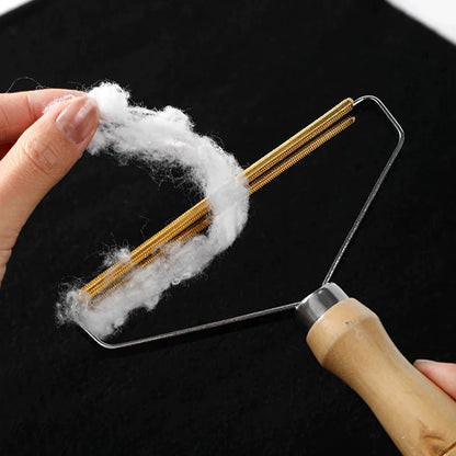 Ultimate Portable Pet Hair Remover Brush - Effortlessly Clean Lint, Fur & More from Clothes, Furniture & Carpets!