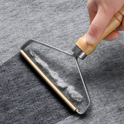 Ultimate Portable Pet Hair Remover Brush - Effortlessly Clean Lint, Fur & More from Clothes, Furniture & Carpets!